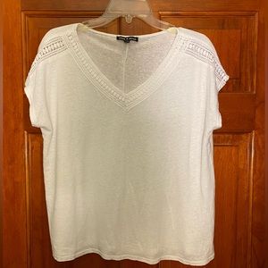 White linen blend tee with detail